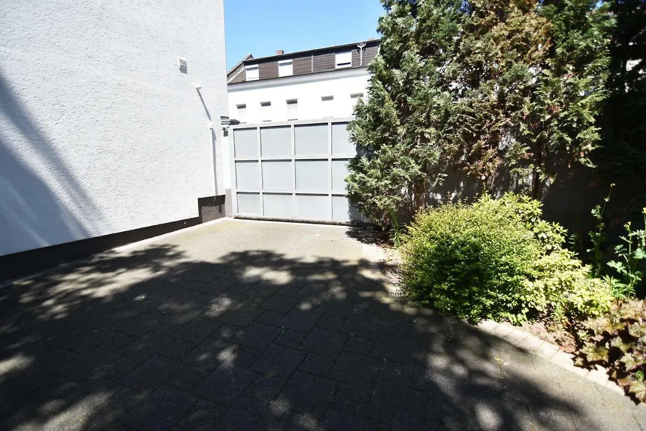 Holiday home Zeitwohnen Im Schonem Haus Mit Grosser Terrasse In Koln-Rath